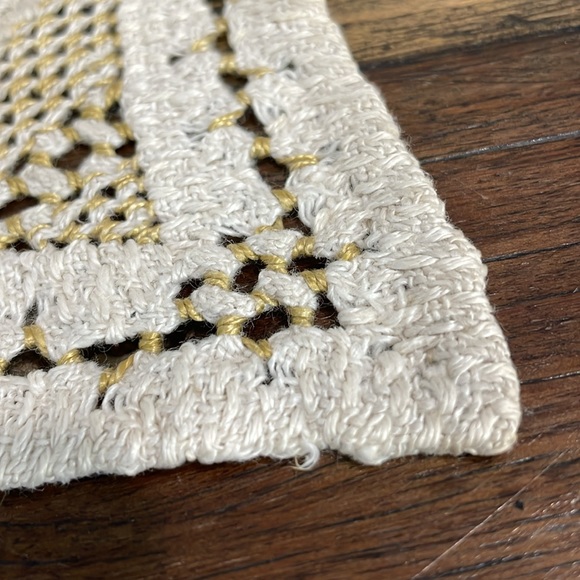 Hardanger doily in cream and gold. Beautiful hand crafted piece vintage - Picture 8 of 17